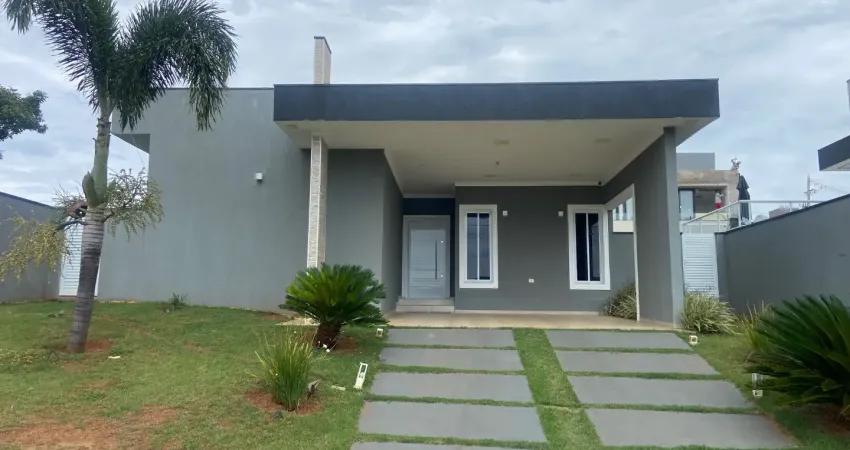 Casa térrea localizado em condomínio fechado ninho verde 2. excelente localização. vista deslumbrante.