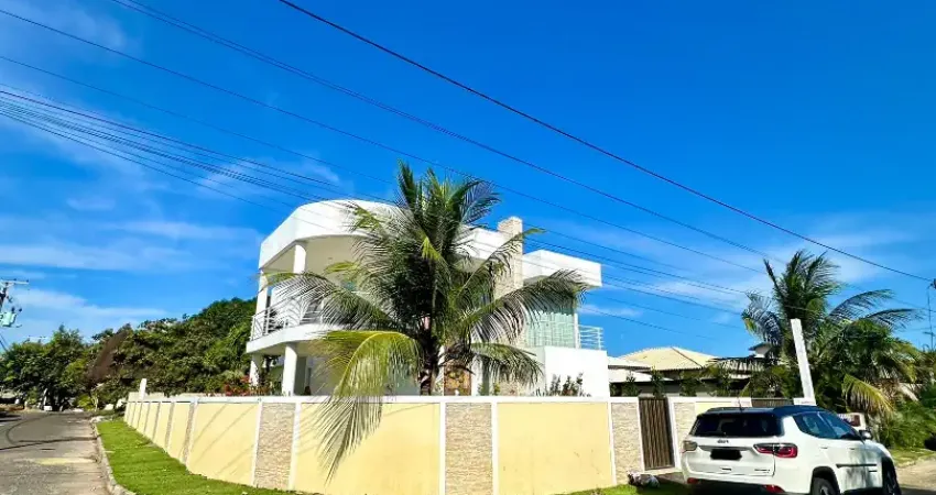 Casa de praia em excelente estado, disponível para aluguel em temporada.