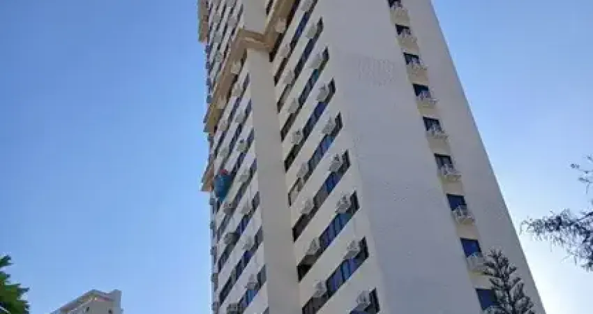 Lindo apartamento, nascente , vista permanente para o cocó, andar alto