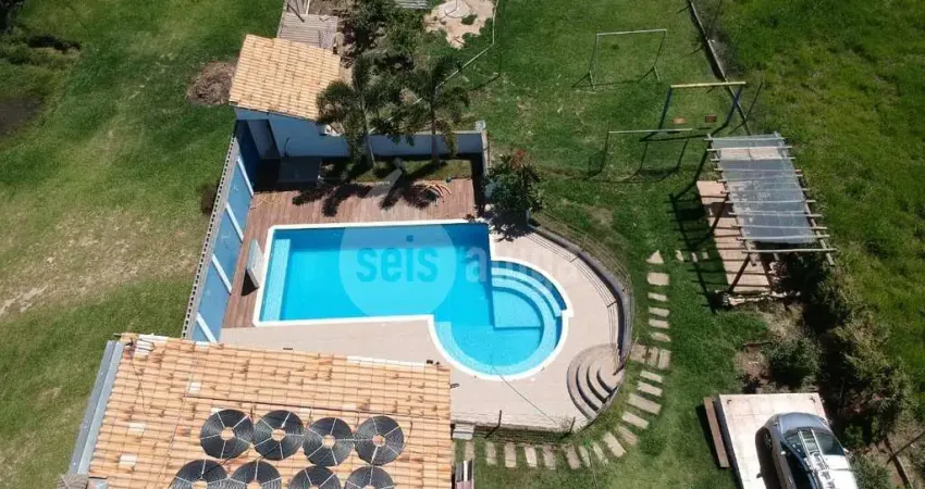 Linda chácara a venda com área de 2.000m²  200m² de construção - seu lazer completo