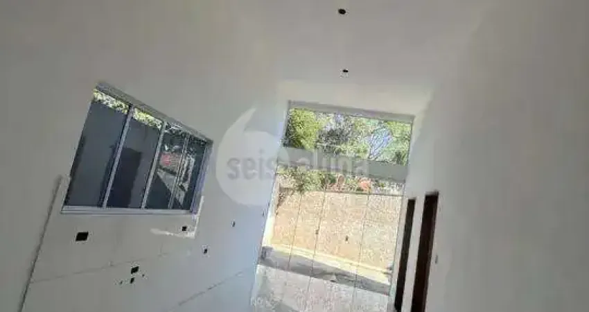 Casa á venda, acabamento em granito, porcelanato e blindex. aceita terreno na permuta