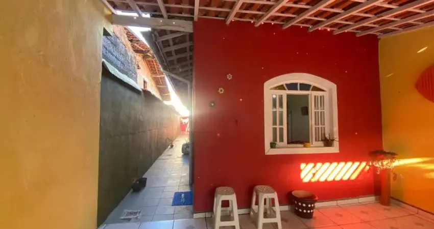 Casa para Venda em Itanhaém, Jardim Ivoty, 2 dormitórios, 2 banheiros, 4 vagas