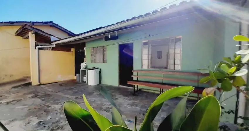 Casa para Venda em Itanhaém, Jardim Umuarama, 2 dormitórios, 1 banheiro, 6 vagas