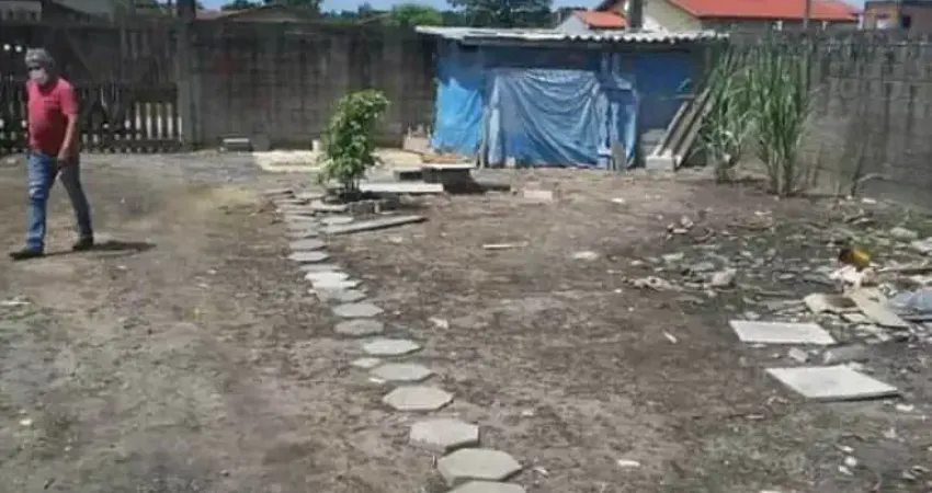 Casa à venda no Cibratel 2 – 3 dormitórios, amplo terreno, lado praia .