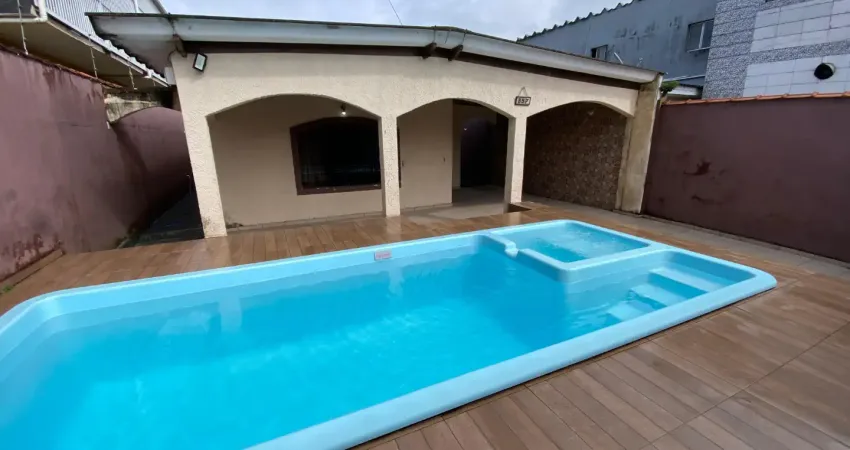 Casa com piscina, para venda na cidade de peruibe, litoral sul de sp