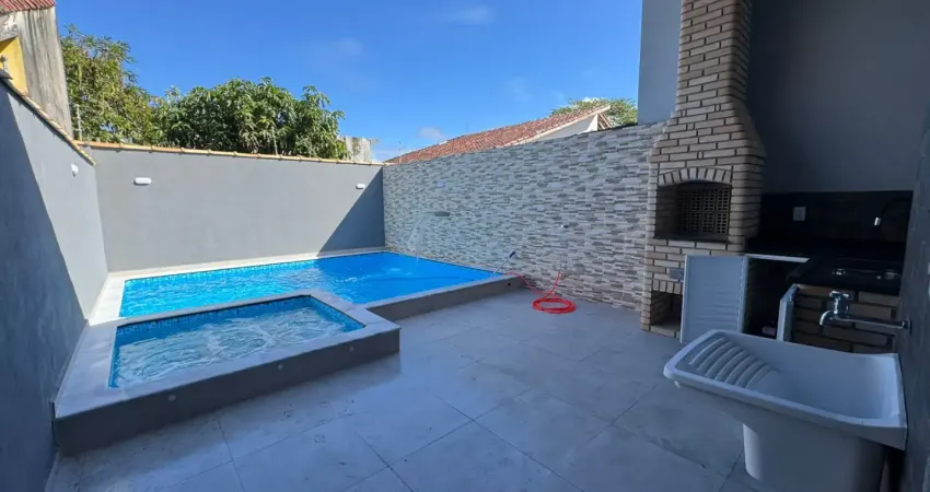 Casa com piscina para venda na cidade peruibe, litoral sul de sp