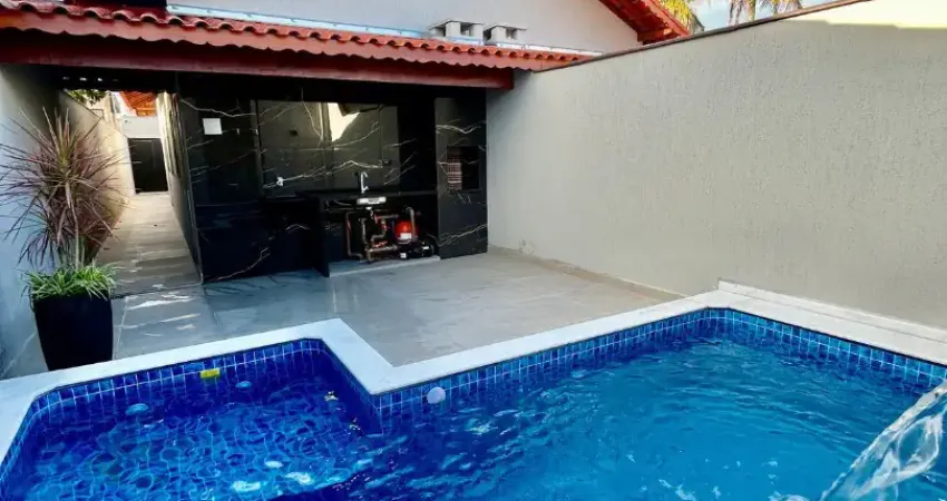 Casa na praia com piscina para venda em mongaguá, litoral sul de sp