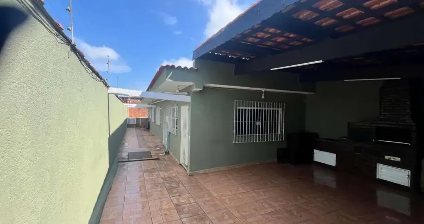 Casa para Venda em Itanhaém, Umuarama, 3 dormitórios, 2 suítes, 1 banheiro, 2 vagas