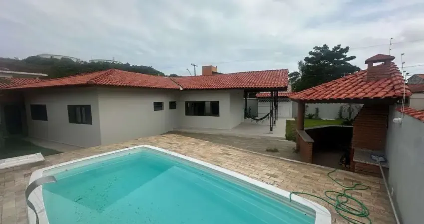 Casa para venda em itanhaém, praia dos sonhos, 5 dormitórios, 2 suítes, 1 banheiro, 2 vagas