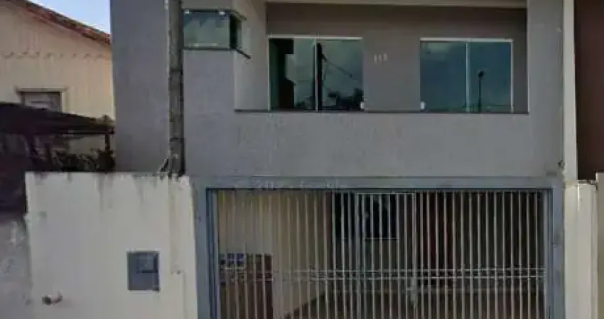 Casa à venda na Rua Arapongas, Vila Martins, Apucarana