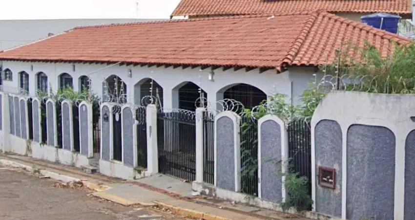 Casa à venda na Rua Timbiras, 55, esquina c/ Rua Cubatão (Lt. 21)., Jardim Jockey Club, Campo Grande