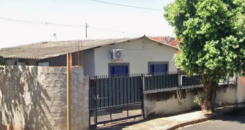 Casa à venda na Rua Adelino Carlos Lourenço, Jardim Unesp, Tupã