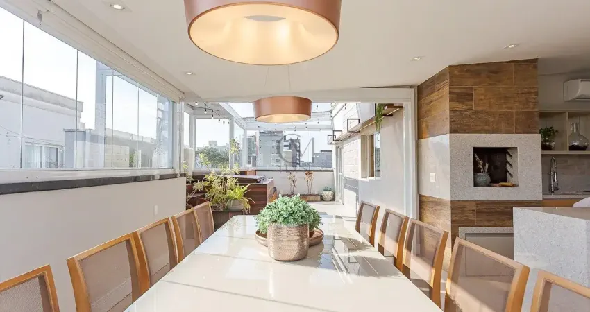 Maravilhosa cobertura duplex face norte com 215m² privativos