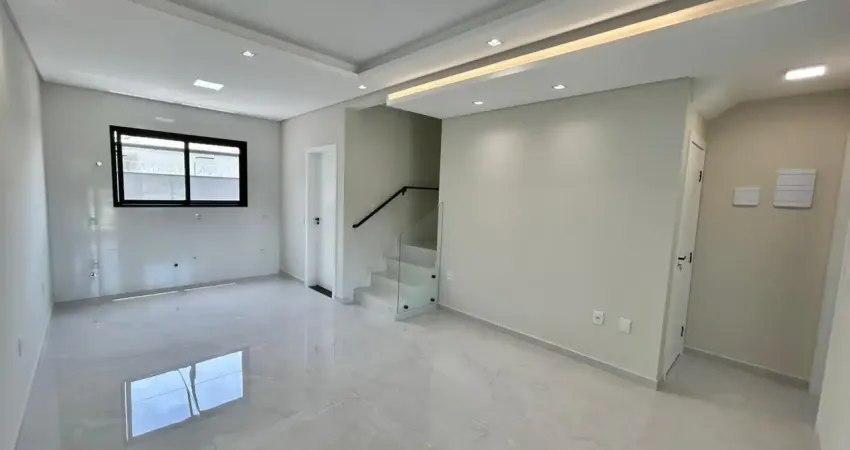 Sobrado 02 dormitórios sendo 01 suíte no bairro forquilhas em são josé-sc