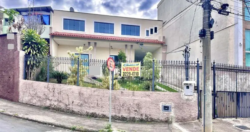 Casa com 3 quartos à venda na Rua José do Patrocínio, 210, Mundo Novo, Juiz de Fora