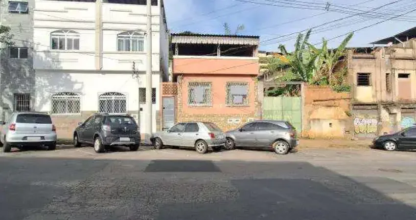 Casa com 3 quartos à venda na Rua Maria Perpétua, 208, Ladeira, Juiz de Fora