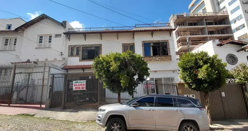 Casa com 3 quartos para alugar na Rua Oswaldo Cruz, 166, Centro, Juiz de Fora