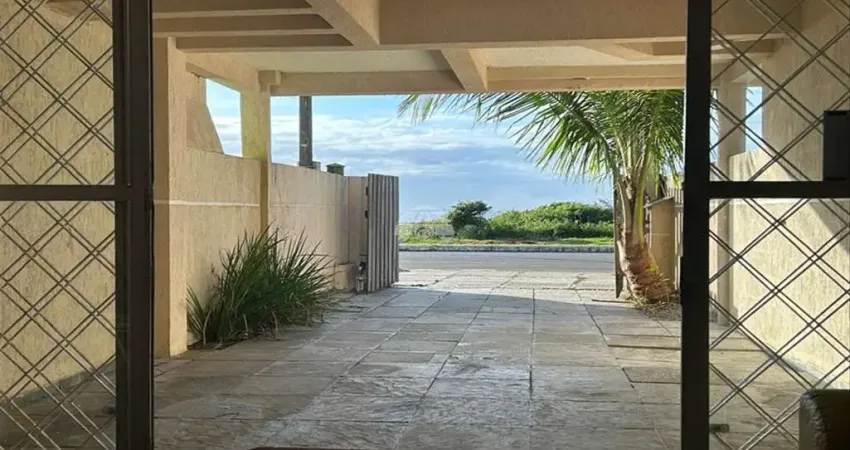 Casa com 3 quartos à venda na Avenida Beira Mar, 6927, Balneário Ipacaraí, Matinhos