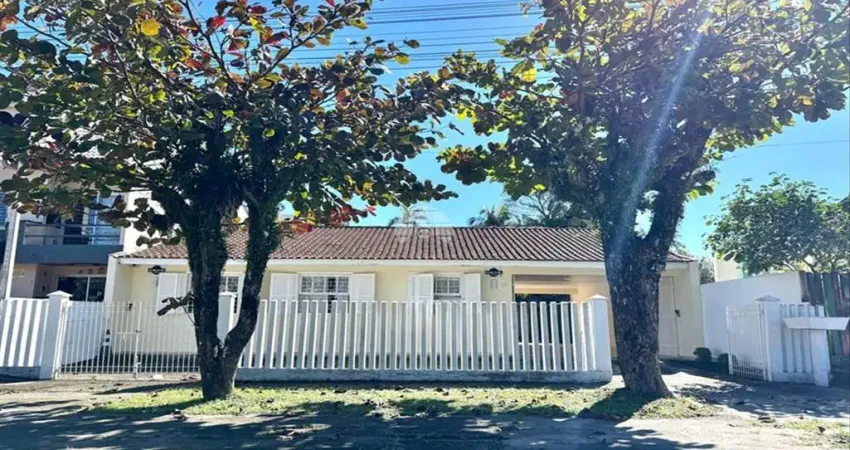 Casa com 7 quartos à venda na Rua São Mateus, 527, Caiobá, Matinhos