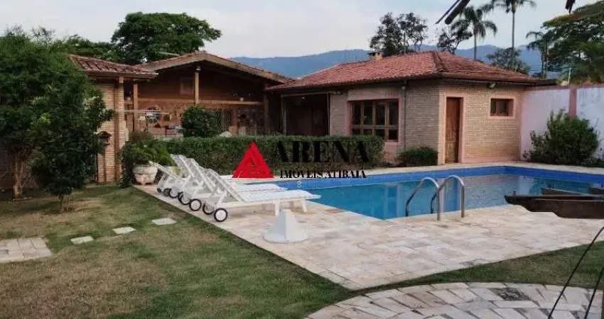 Espetacular casa à venda em Atibaia-SP, na Vila Esperia Ou Giglio: 3 quartos, 1 suíte, 3 salas, 3 banheiros, 2 vagas, 294m²!