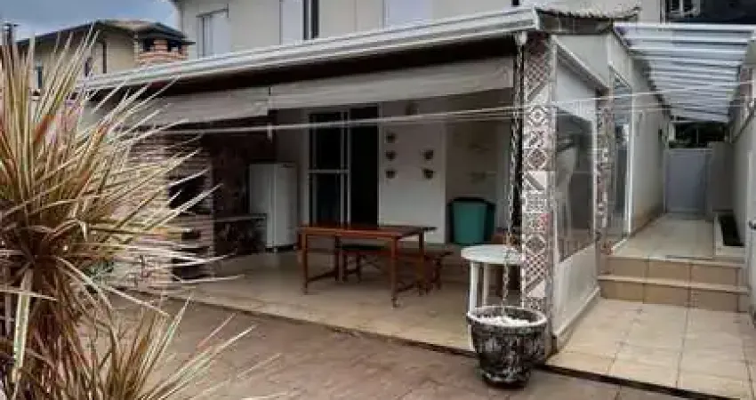 Casa com 03 dormitórios - Condomínio Sítio Viana - Parque Rincão - Cotia / SP