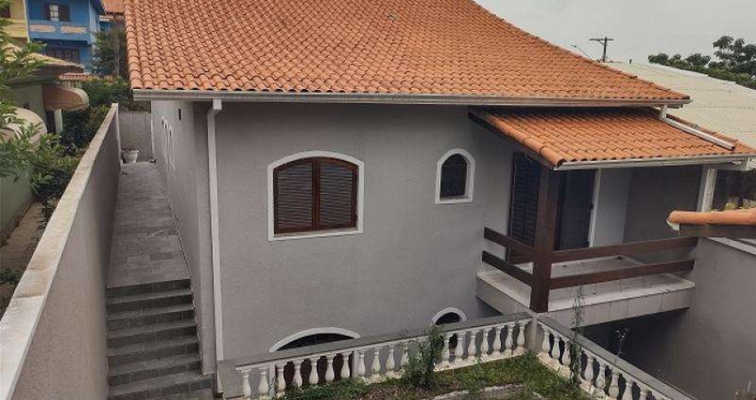 Casa com 5 Dormitórios -  Residencial / Nakamura Park em Cotia