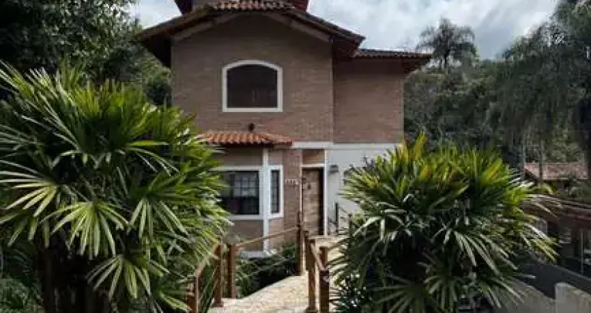 Casa com 4 quartos sendo 1 suíte - Cond. Vila verde - Transurb - Itapevi/ SP
