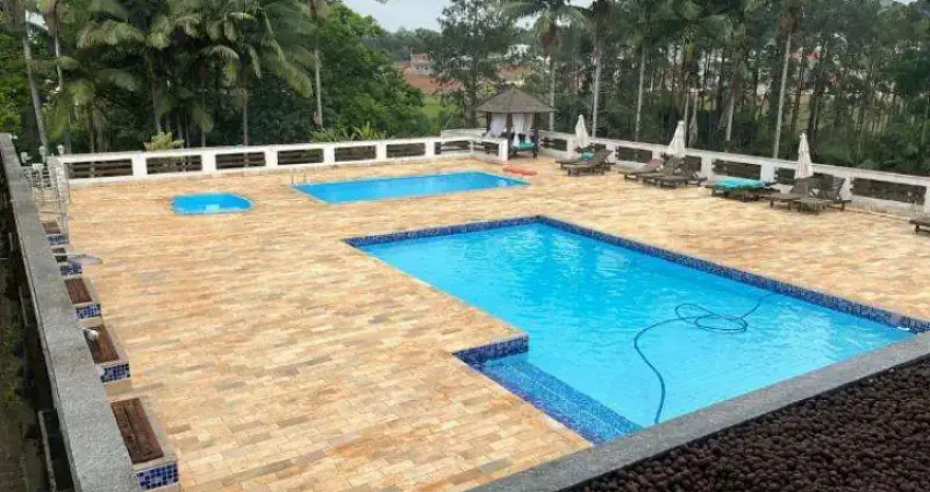 Casa com 03 Quartos - Condomínio Lago dos Pássaros - Cotia/SP