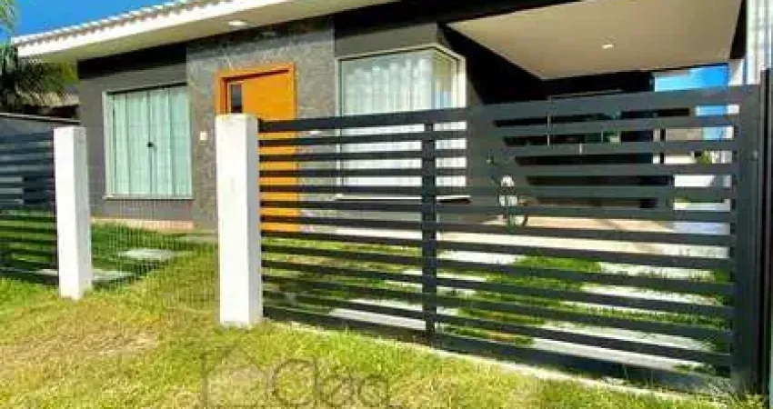 Linda casa com 3 quartos e área gourmet à venda em condomínio fechado, maricá.