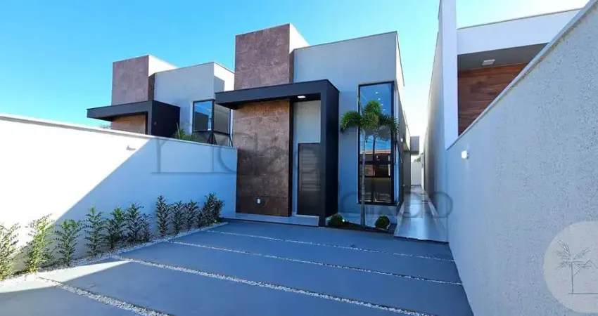 Belíssima casa com 3 quartos,  piscina e área gourmet à venda em itaipuaçú.