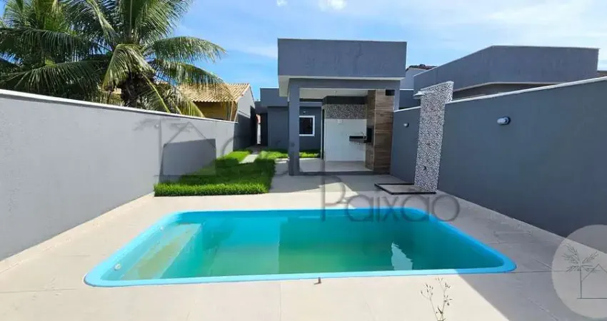 Excelente casa com dois quartos, piscina e área gourmet à venda em itaipuaçú.