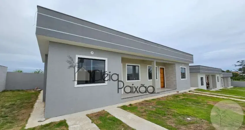 Casa geminada com 2 quartos há uma quadra da praia à venda em itaipuaçú, maricá