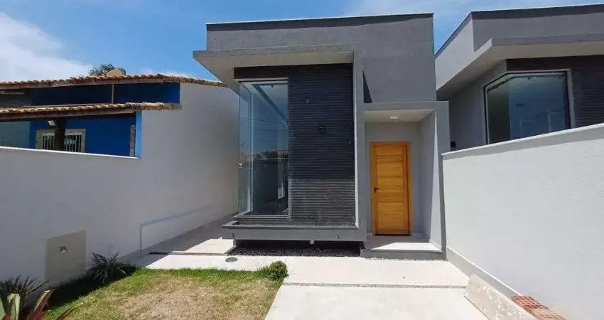 Ótima casa com 3 quartos à venda, duas quadras da praia de itaipuaçú!
