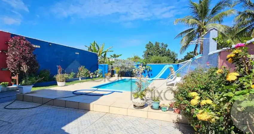 Excelente casa com 4 quartos,  piscina e área gourmet à venda em itaipuaçú.