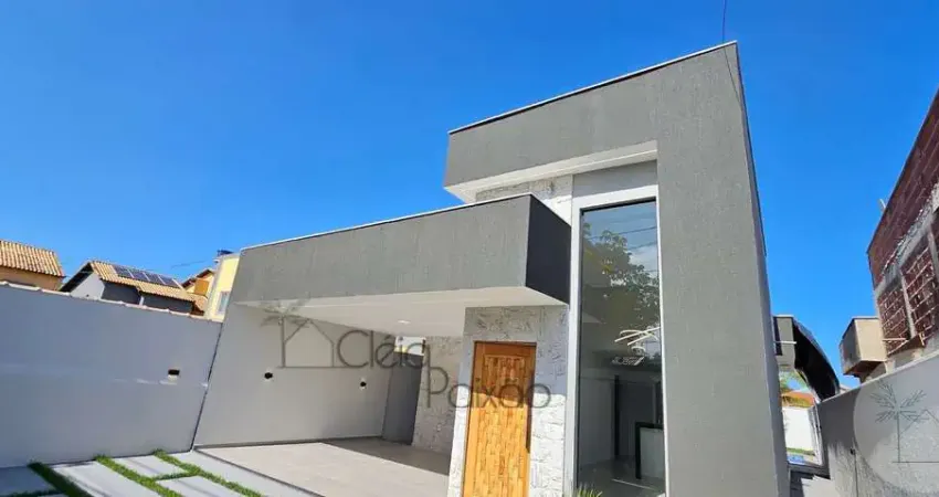 Belíssima casa com 3 quartos,  piscina e área gourmet,  à venda em itaipuaçú rj.