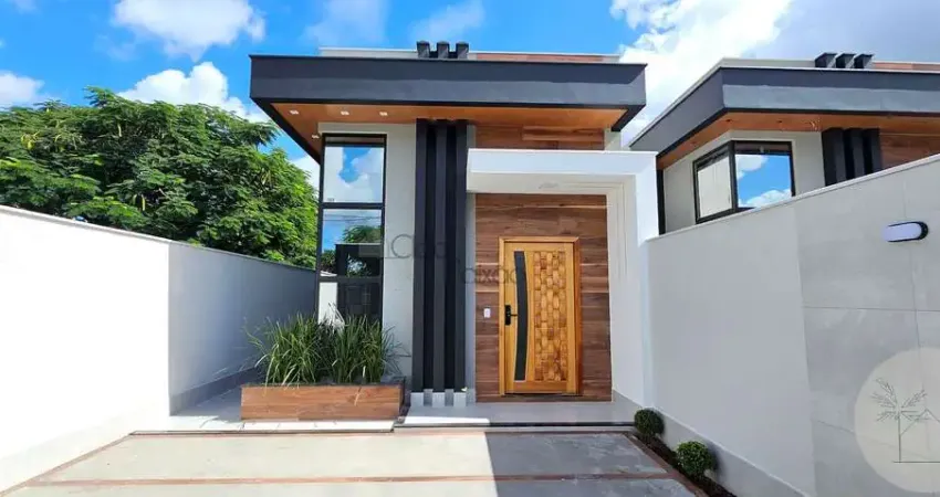 Casa linda e moderna com 3 quartos e piscina à venda na praia de itaipuaçú rj.
