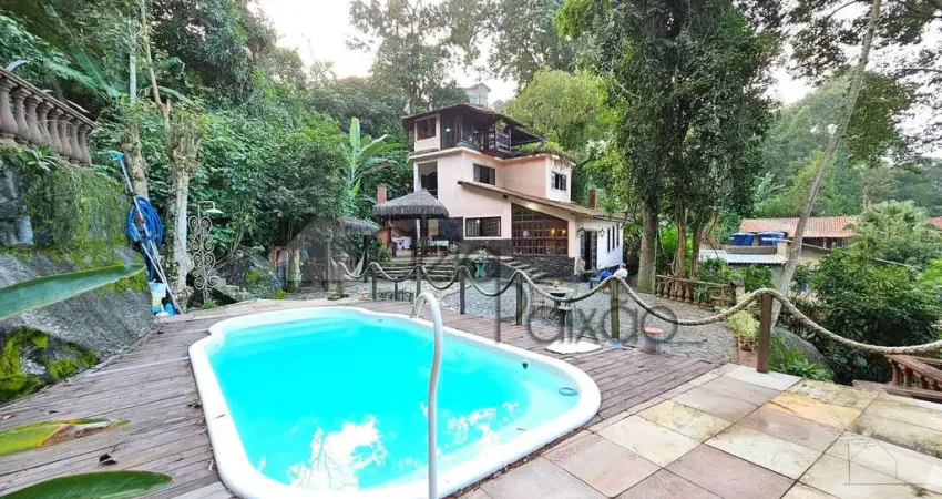 Casa de cinema com 5 quartos e piscina à venda no recanto de itaipuaçú!