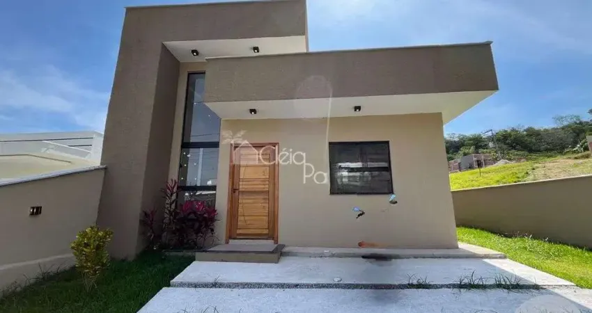 Ótima casa com 3 quartos  à venda em condomínio fechado, maricá rj.