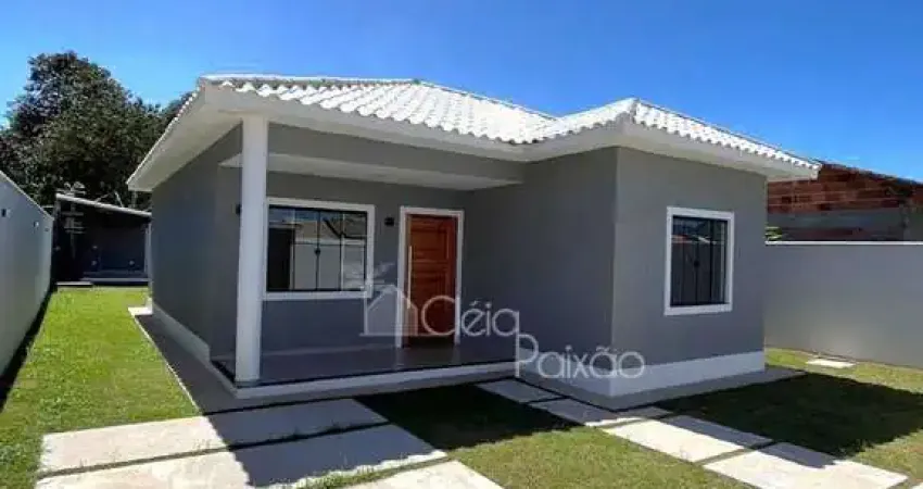 Ótima casa com 3 quartos à venda em condomínio fechado, inõa-maricá rj.