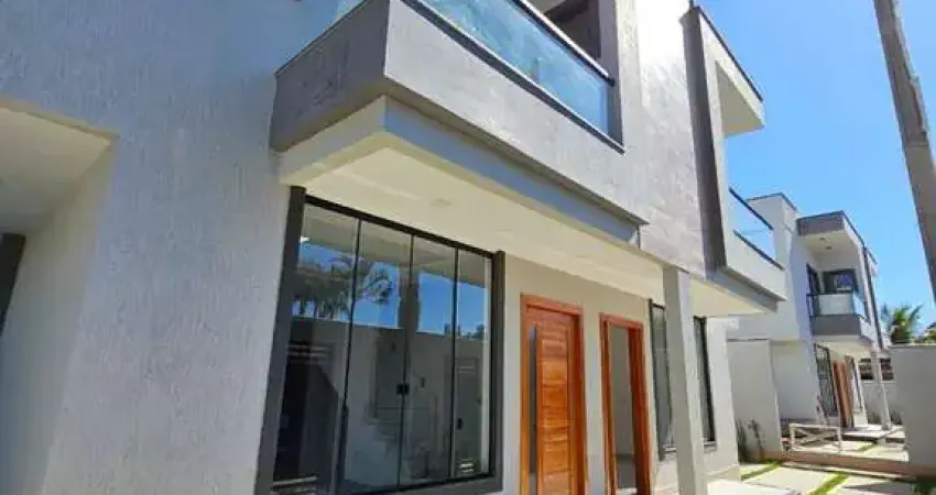 Dúplex com 3 quartos sendo 1 suíte uma quadra da praia de itaipuaçú.