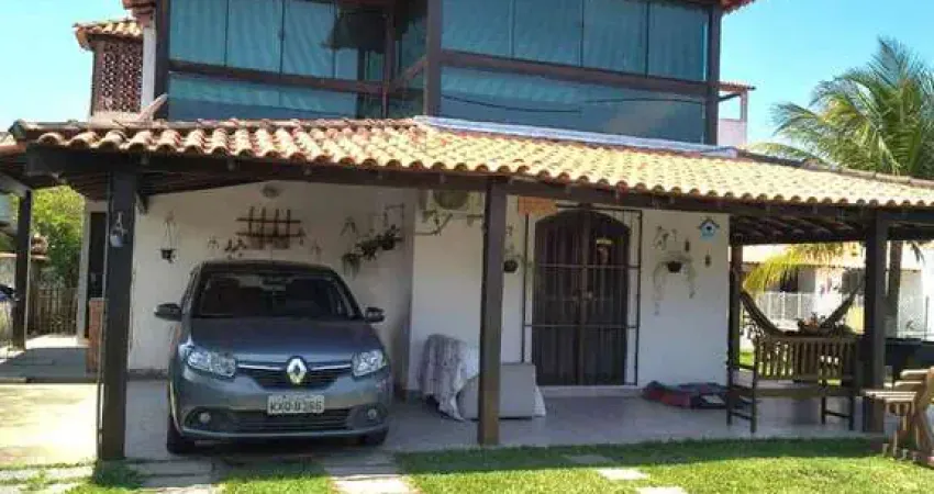 São duas casas com 5 quartos e terreno de 960m² à venda em itaipuaçú, maricá rj.