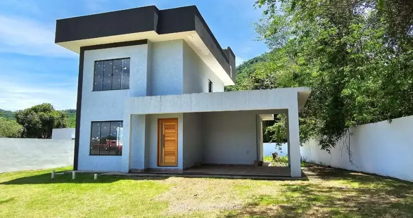 Belíssima casa com 2 andares em condomínio fechado com 3 quartos sendo 2 suítes