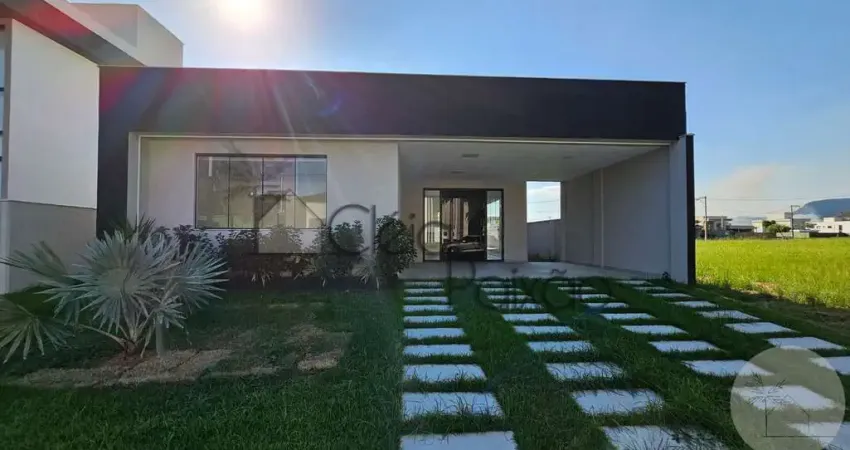 Excelente casa com 3 quartos sendo dois suítes , à venda em condomínio fechado.