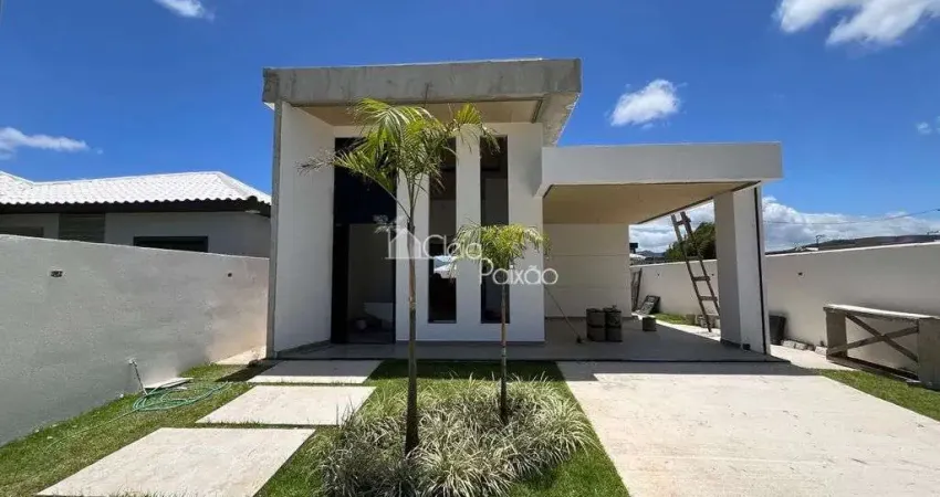 Belíssima casa com 3 quartos à venda em condomínio fechado, maricá rj.