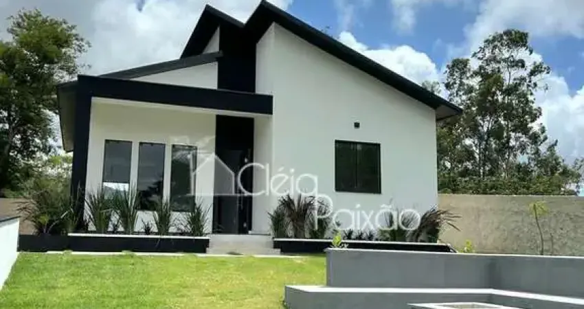 Ótima casa com dois quartos e terreno inteiro à venda em jacaroá, maricá rj.