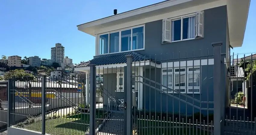 Casa com 3 dormitórios à venda em bento gonçalves, garagem para 2 carros , salão de festas equipado.