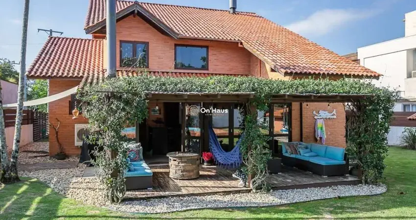 Casa em condomínio fechado com 3 quartos à venda na Rodovia Doutor Antônio Luiz Moura Gonzaga, 647, Rio Tavares, Florianópolis