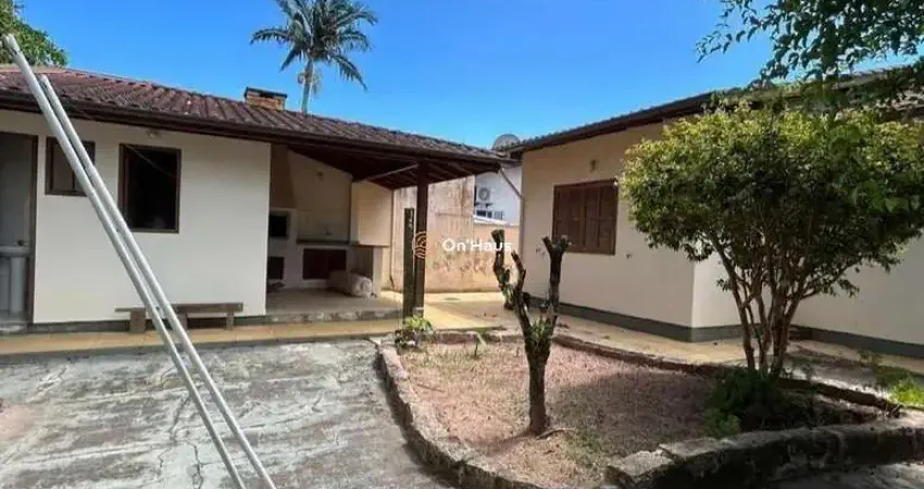 Casa com 3 quartos à venda na Rua Vitalino Alexandre Pereira, 135, Carianos, Florianópolis
