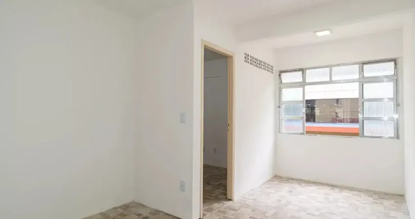 Apartamento reformado, com suíte e uma vaga, em excelente localização