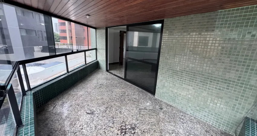 Apartamento com 173m², sendo 1 por andar, em prédio de 18 pavimentos, oferecendo total privacidade e uma vista incrível!